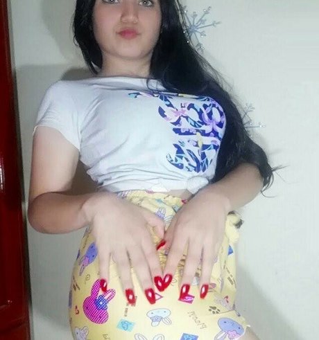 Nacktes geleaktes OnlyFans-Foto von Elis Scratching Asmr