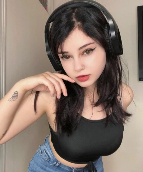 Nacktes geleaktes OnlyFans-Foto von Bbangeluwu