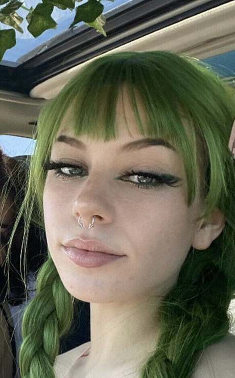 Nacktes geleaktes OnlyFans-Foto von Dumbk1tten