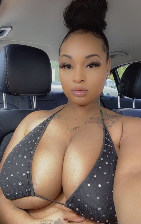 Nacktes geleaktes OnlyFans-Foto von Itsnayhoee