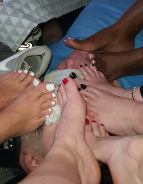 Nacktes geleaktes OnlyFans-Foto von Deliciousdutchfeet