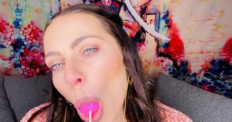 Nacktes geleaktes OnlyFans-Foto von Jackie Does Asmr