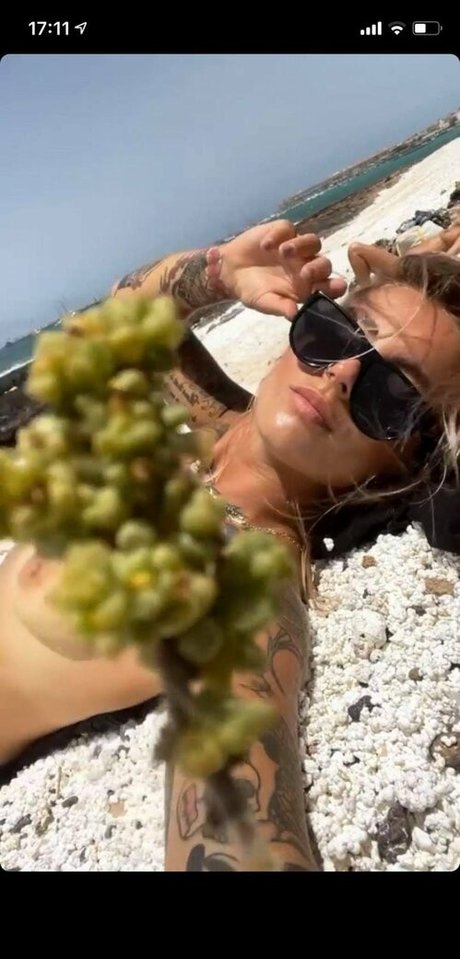Nacktes geleaktes OnlyFans-Foto von Panikotta