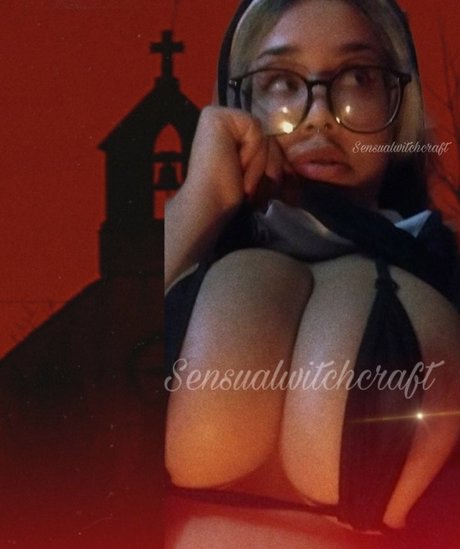 Nacktes geleaktes OnlyFans-Foto von Sensualwitchcraft
