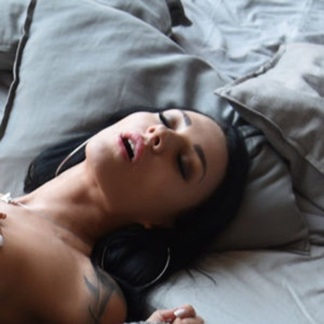 Nacktes geleaktes OnlyFans-Foto von Hot Elf