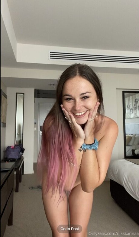 Nacktes geleaktes OnlyFans-Foto von Nikki Annaa