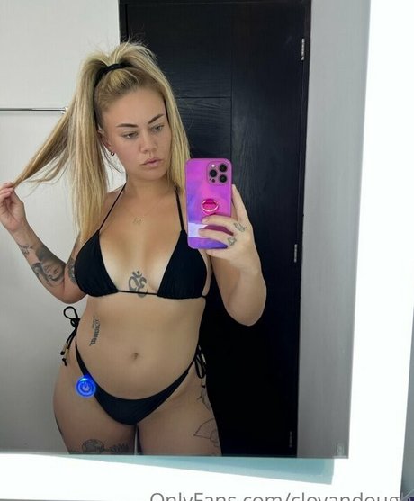 Nacktes geleaktes OnlyFans-Foto von Chloe Johnson