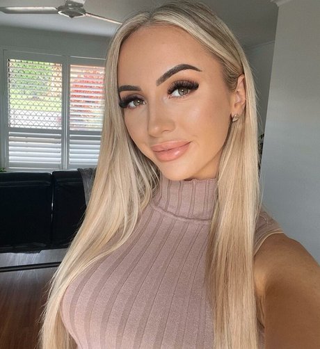 Nacktes geleaktes OnlyFans-Foto von Taylah Small