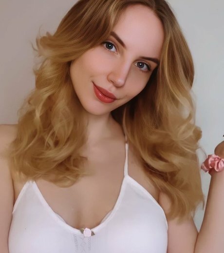 Nacktes geleaktes OnlyFans-Foto von Breadwitchery