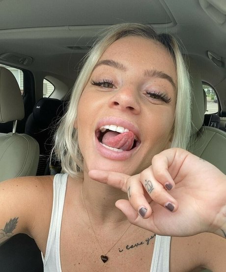 Nacktes geleaktes OnlyFans-Foto von Officialcorimilesig