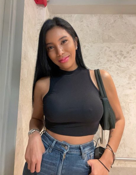 Nikki Lerona