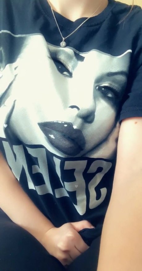 Nacktes geleaktes OnlyFans-Foto von Emmahdorable