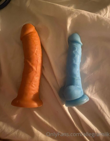 Nacktes geleaktes OnlyFans-Foto von Allegramilk