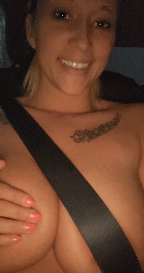 Nacktes geleaktes OnlyFans-Foto von Big Tits Mcgee