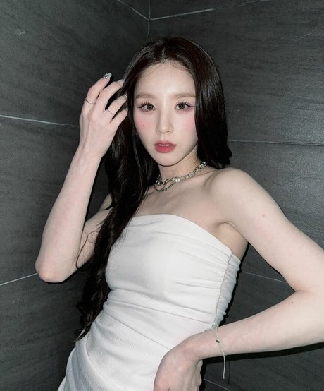 Nacktes geleaktes OnlyFans-Foto von Heejin