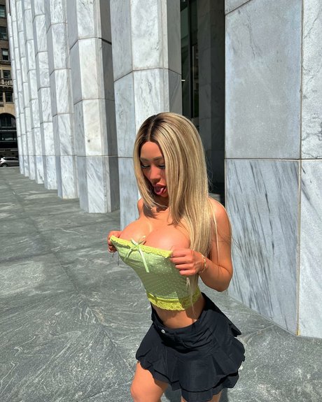 Nacktes geleaktes OnlyFans-Foto von Angelina