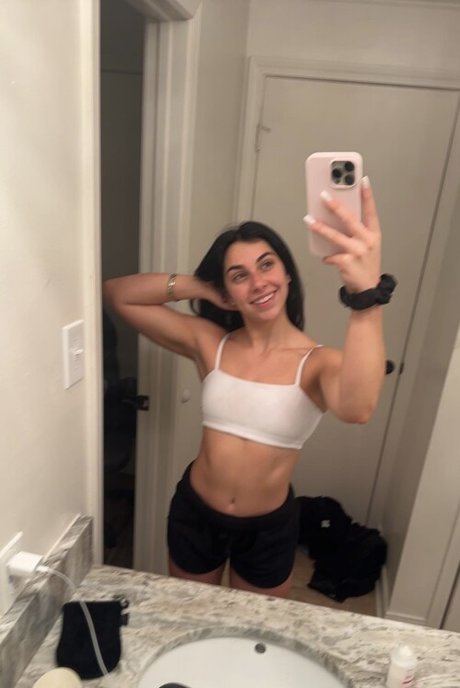 Nacktes geleaktes OnlyFans-Foto von Grace Robert