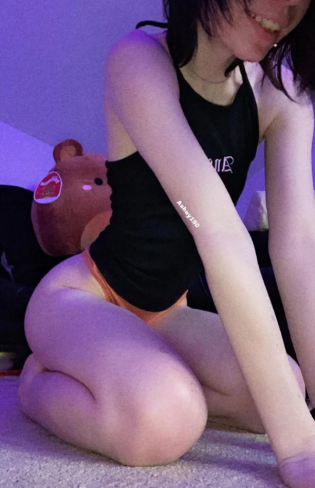 Nacktes geleaktes OnlyFans-Foto von Ashleigh