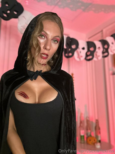 Nacktes geleaktes OnlyFans-Foto von Mrs Kiss