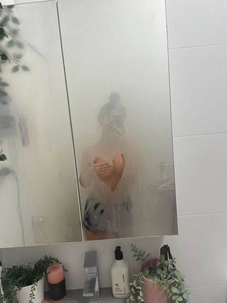 Nacktes geleaktes OnlyFans-Foto von Alliyah