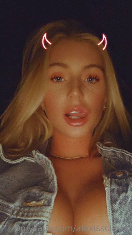 Nacktes geleaktes OnlyFans-Foto von Alexis Clark