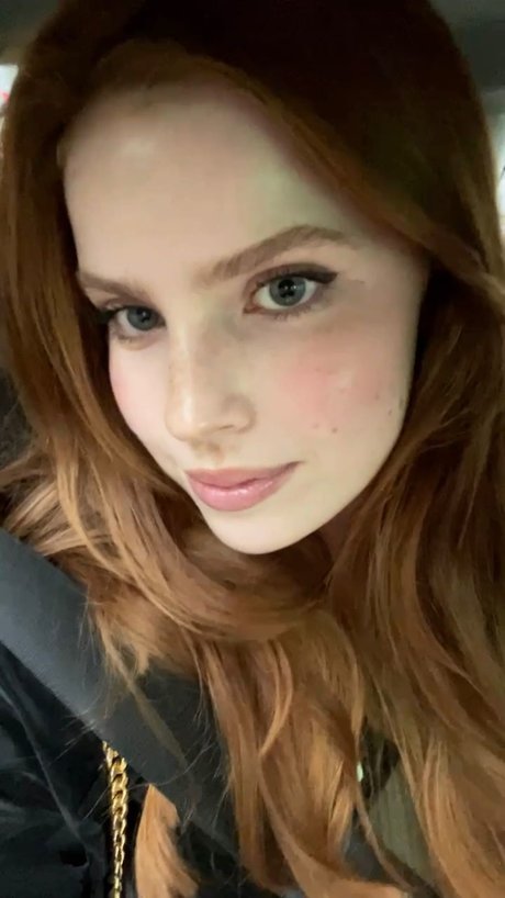 Nacktes geleaktes OnlyFans-Foto von Emily Deyt Aysage