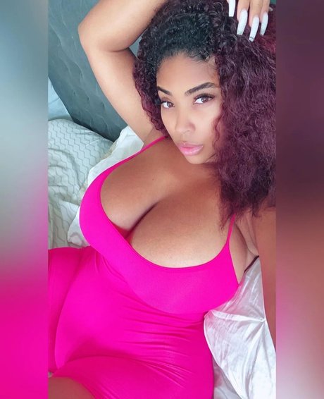 Nacktes geleaktes OnlyFans-Foto von Shadee Monique