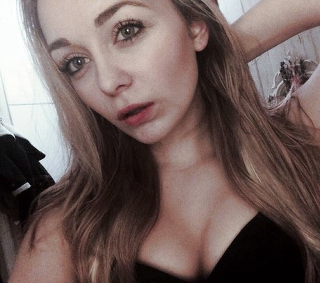 Elyse Summer