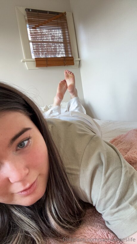 Nacktes geleaktes OnlyFans-Foto von Sashamaeslife