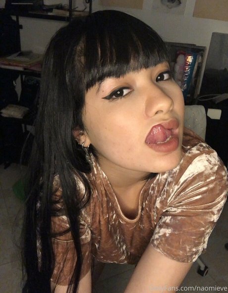 Nacktes geleaktes OnlyFans-Foto von Naomieve