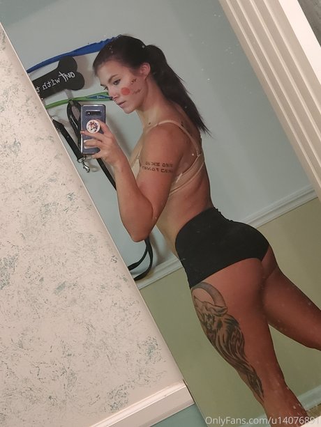 Nacktes geleaktes OnlyFans-Foto von Fitgirl