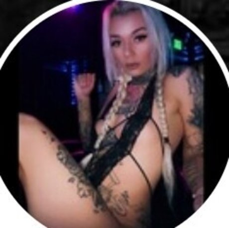Nacktes geleaktes OnlyFans-Foto von Thr0atg0att