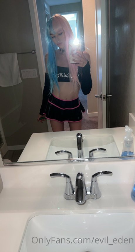 Nacktes geleaktes OnlyFans-Foto von Eden