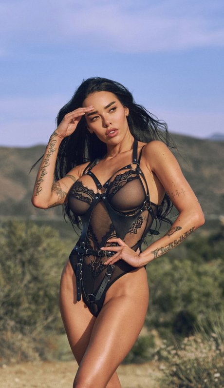 Nacktes geleaktes OnlyFans-Foto von Lily Andrews