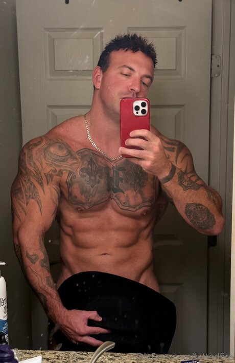 Nacktes geleaktes OnlyFans-Foto von Tattedfire
