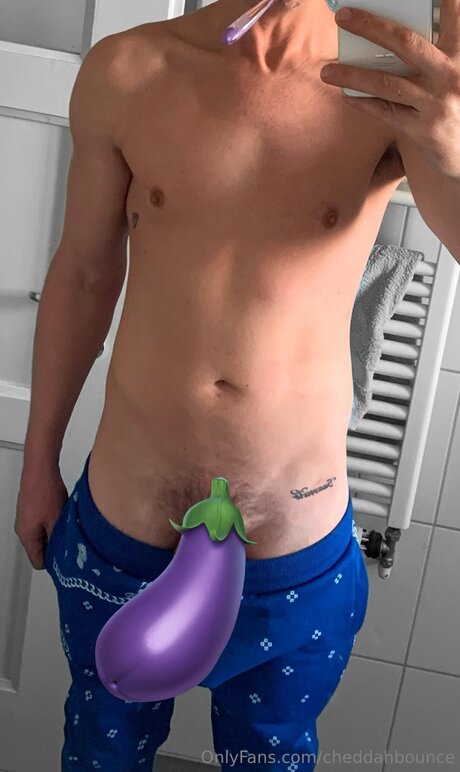 Nacktes geleaktes OnlyFans-Foto von Cheddahbounce