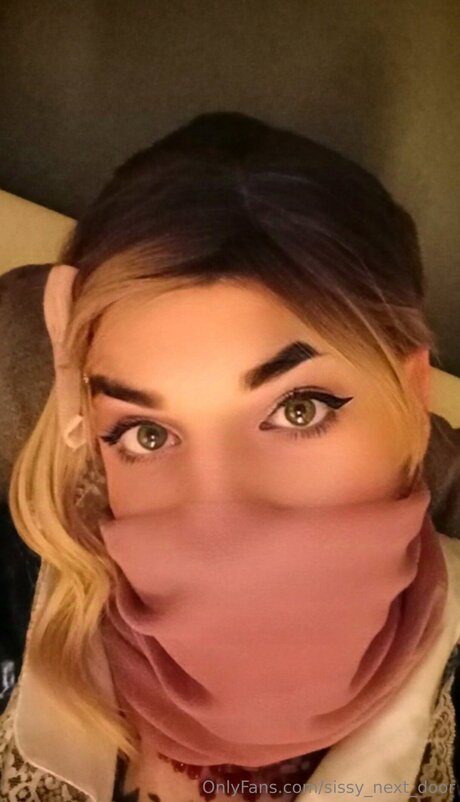 Nacktes geleaktes OnlyFans-Foto von Sissy Next Door