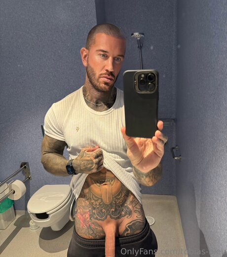 Nacktes geleaktes OnlyFans-Foto von Tobias Bleu
