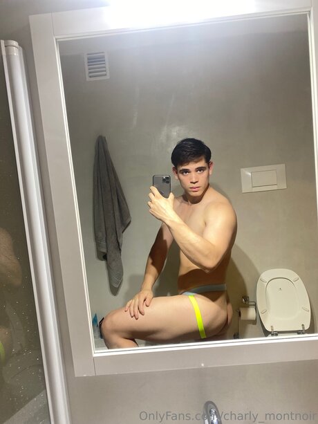 Nacktes geleaktes OnlyFans-Foto von Charly Montnoir