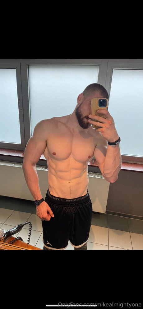 Nacktes geleaktes OnlyFans-Foto von Mikealmightyone