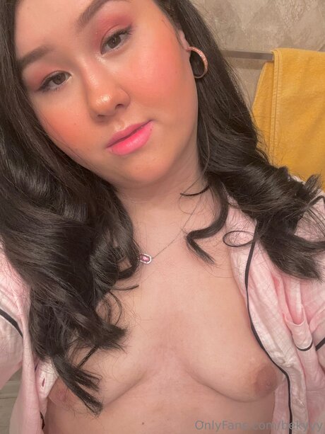 Nacktes geleaktes OnlyFans-Foto von Baddiebek