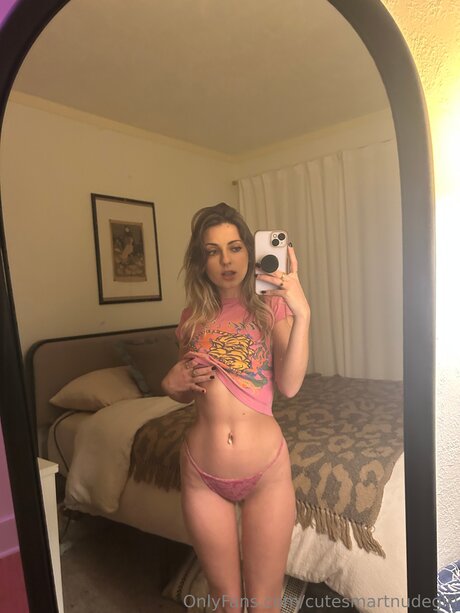 Nacktes geleaktes OnlyFans-Foto von Cutesmartnudegirl