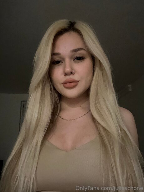 Nacktes geleaktes OnlyFans-Foto von Julieschone