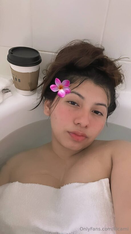 Nacktes geleaktes OnlyFans-Foto von Lilcami