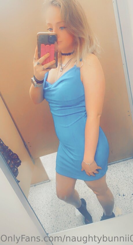 Nacktes geleaktes OnlyFans-Foto von Naughtybunnii0 0