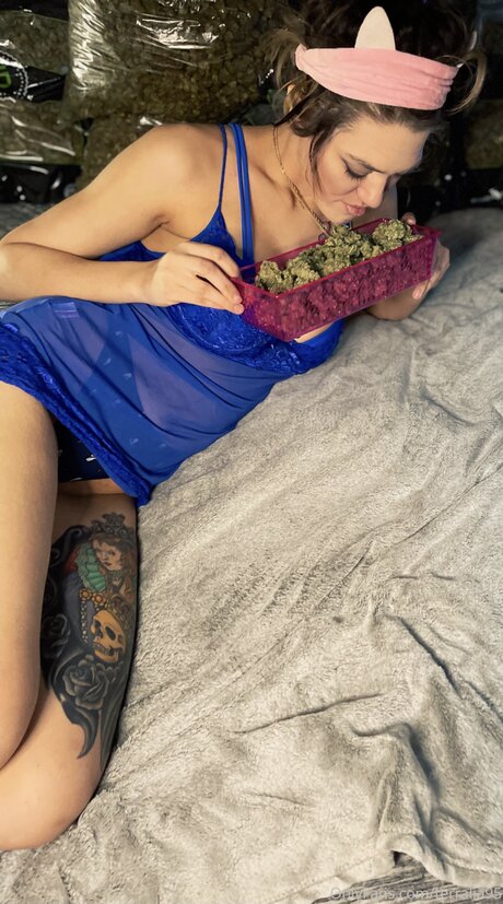Justanakedstoner