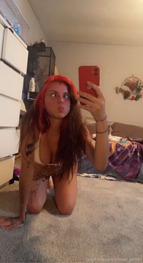Stoner Girl301