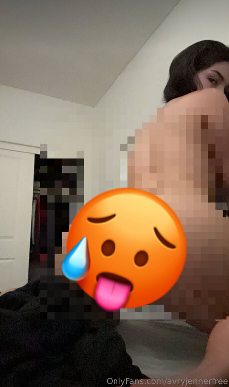 Nacktes geleaktes OnlyFans-Foto von Avryjennerfree