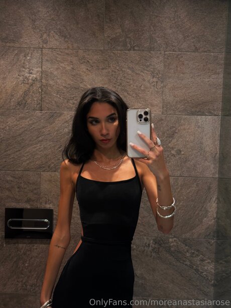 Nacktes geleaktes OnlyFans-Foto von Moreanarose