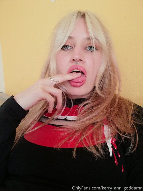 Nacktes geleaktes OnlyFans-Foto von Kerry Ann Goddamn